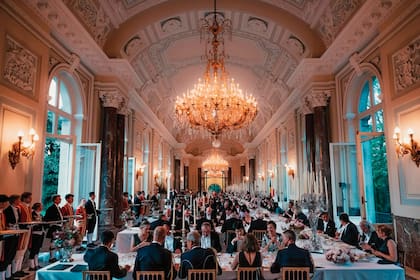 La Gran Galería, con imponentes arañas, donde se sirvió el banquete