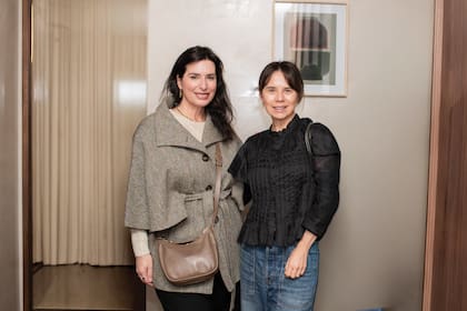 Inés Berton, la reina del té, charla con Anita Gil,
artista y fundadora de La Cúpula