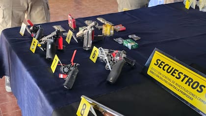 Revólveres y pistolas incautados