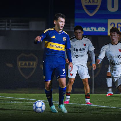 Rey Domenech viene de ser titular y figura en la Reserva ante Colón, en su regreso después de un breve parate por lesión