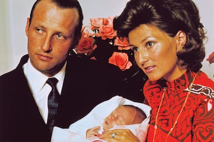Su primogénita, la princesa Marta Luisa, nació tres años después de la boda