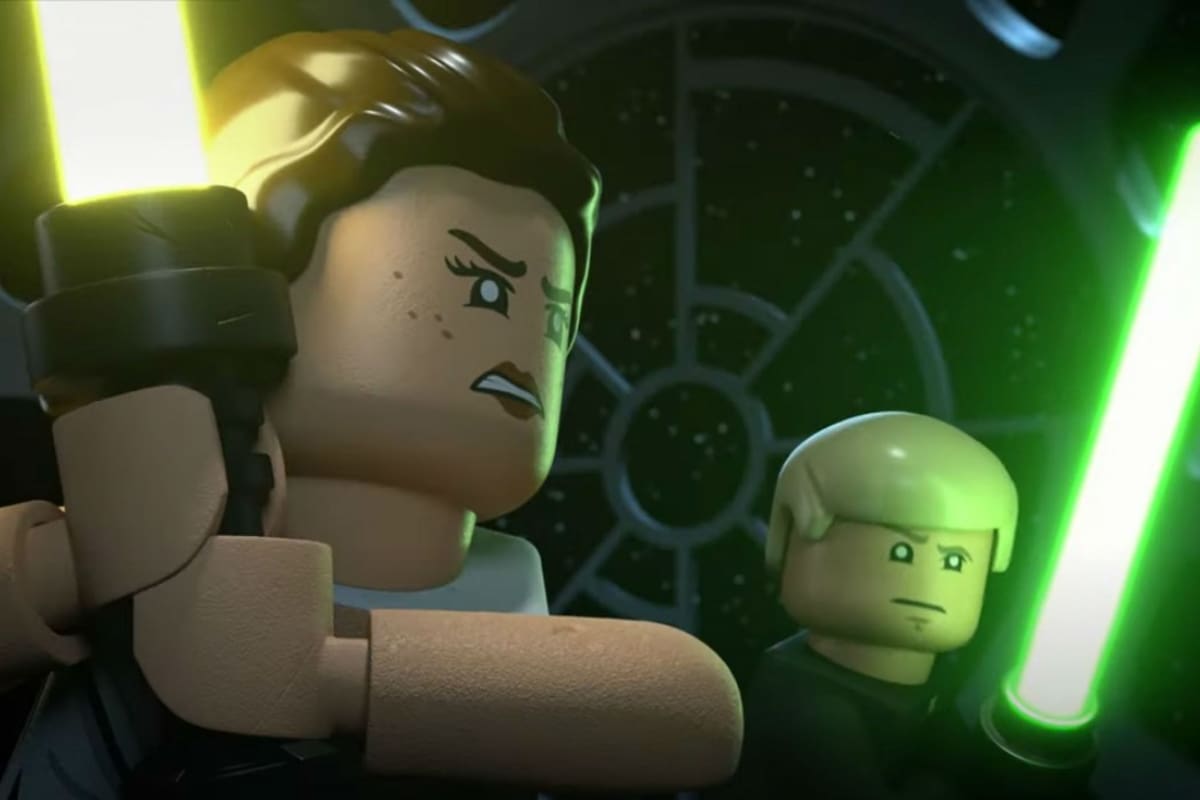 Rey y un joven Luke Skywalker hacen equipo en el especial navideño de Lego
