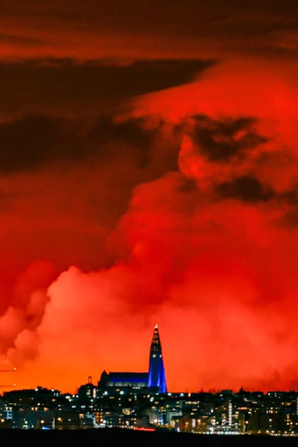 En fotos: las impresionantes imágenes de la erupción de un volcán en Islandia 