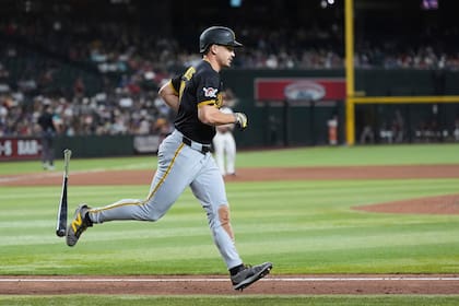 Reynolds conecta jonrón de 3 carreras, Piratas anotan 7 en la 8ª y vencen 9-6 a Dbacks