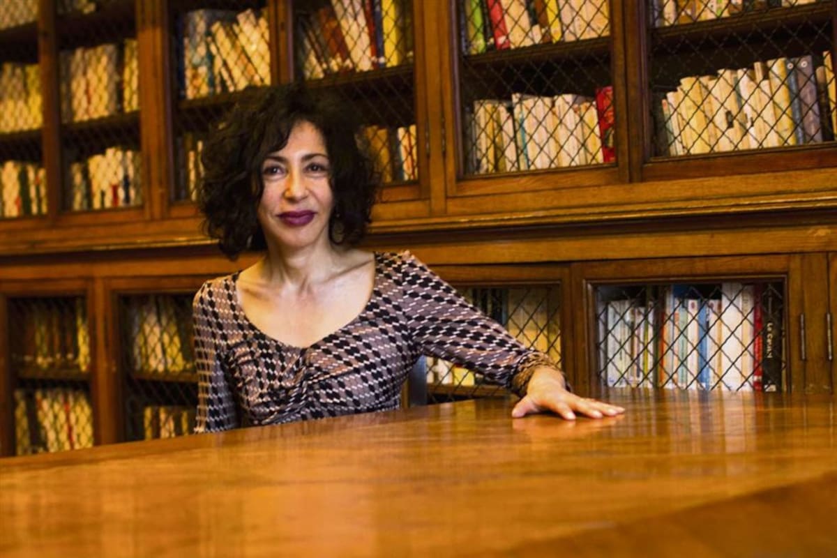 Reza, en Buenos Aires, defendió a los políticos; "se la juegan", dijo