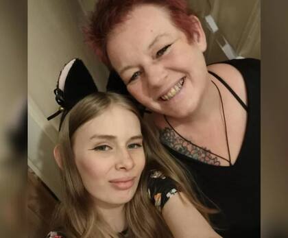 Rhianan Rudd con su madre