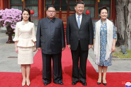 Ri Sol Ju era presentada hasta hace poco como "camarada" del líder norcoreano; el mes pasado lo acompañó a China, en su primer viaje de Estado al exterior
