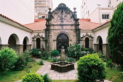 Vista del jardín de la casa museo de Ricardo Rojas, en Charcas al 2800