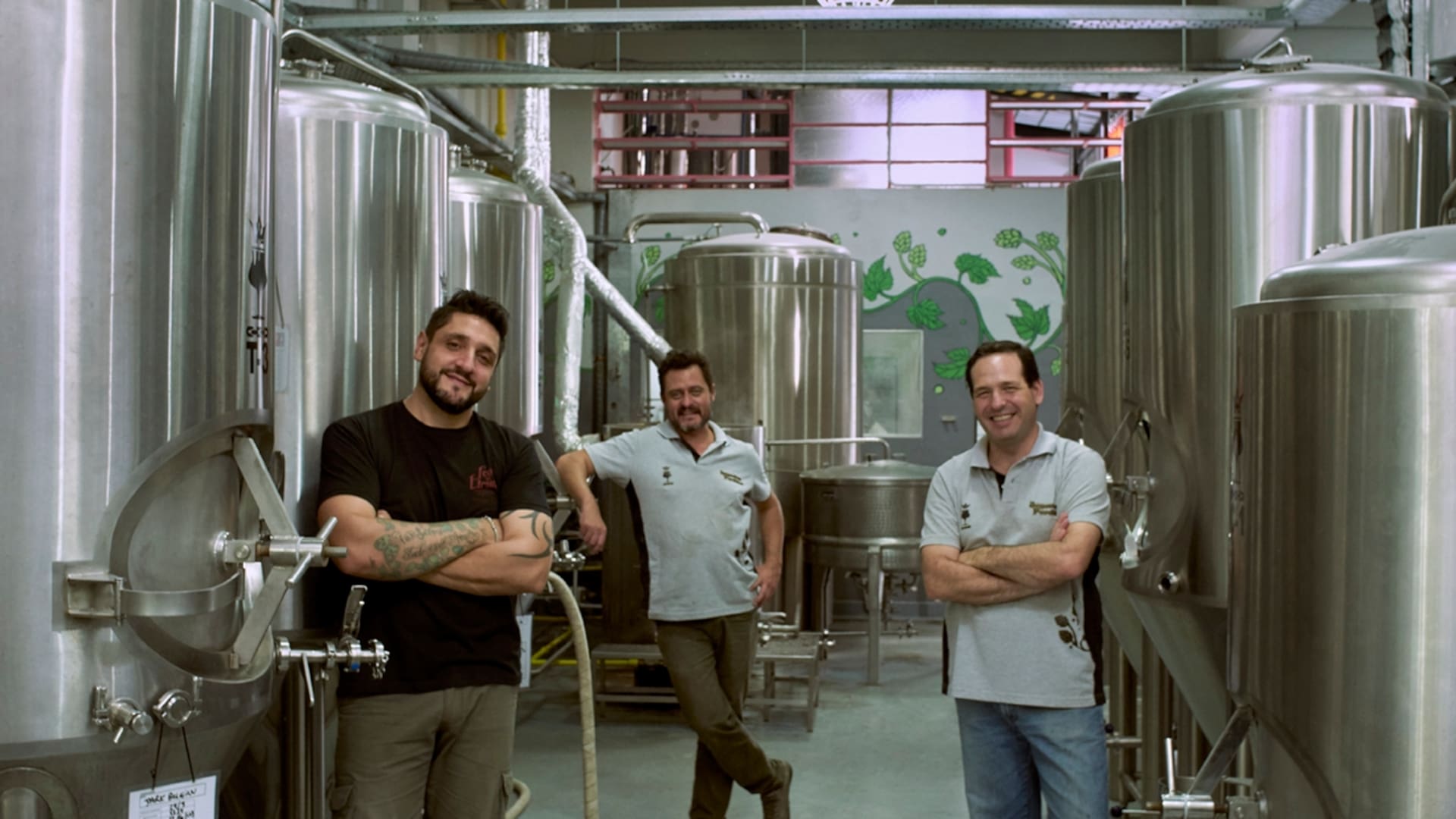 Ricardo Aftyka (40), Sergio Picciani (44) y Rodrigo Loran (45) son los dueños de Juguetes Perdidos Cerveza Artesanal, desde donde distribuyen a 12 bares en Capital y Gran Buenos Aires; también pusieron el bar Bélgica, en Caballito