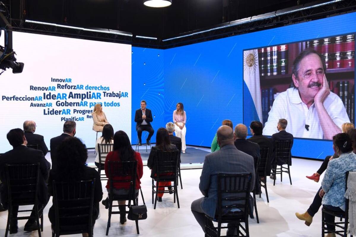 Ricardo Alfonsín participó a la distancia, como un homenaje a los 37 del triunfo electoral de su padre