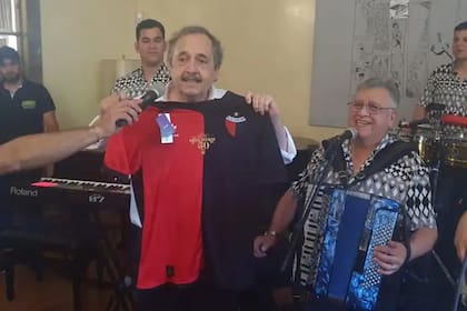 Ricardo Alfonsín y Los Palmeras, en la Embajada argentina en Madrid