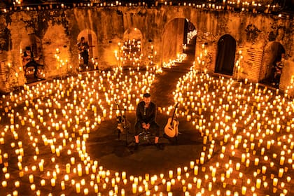 Ricardo Arjona durante su concierto virtual "Hecho a la Antigua"