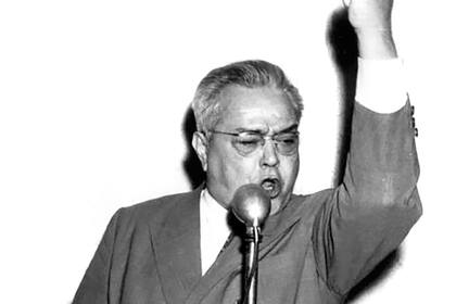 Ricardo Balbín durante un acto en La Plata, en 1951