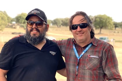 Ricardo Cantarelli (izquierda) junto a su socio, Ignacio Calvo Flores, crearon en España la primera cabaña argentina en la UE y transformó la exportación de embriones en un negocio regional de semen bovino