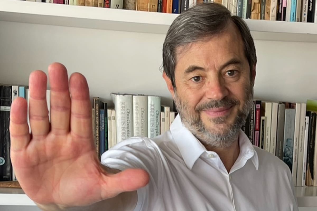 Ricardo Coler, fotografiado por su pareja, la escritora Esther Cross