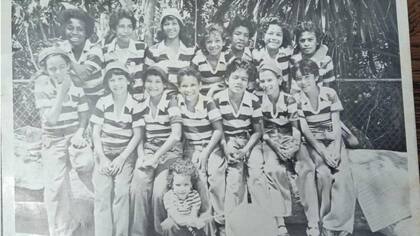 Ricardo Cuenci, en el centro de la foto, estuvo de gira dos veces con La Rondallita
