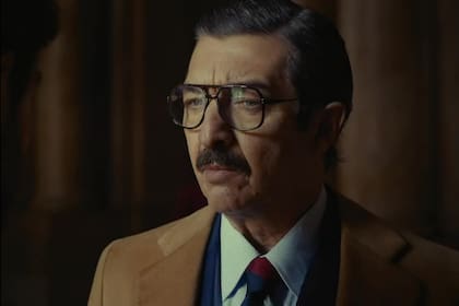 Ricardo Darín como el fiscal Julio César Strassera en Argentina, 1985