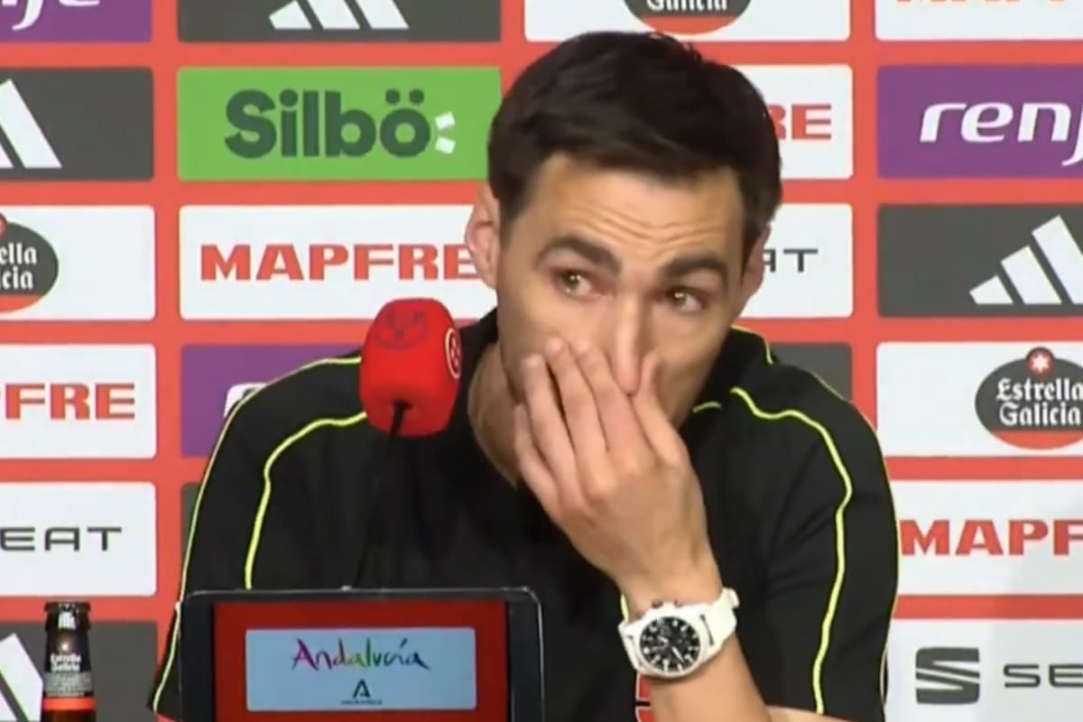 Ricardo de Burgos Bengoechea, el árbitro designado para la final de la Copa del Rey, se quiebra durante una conferencia de prensa previa