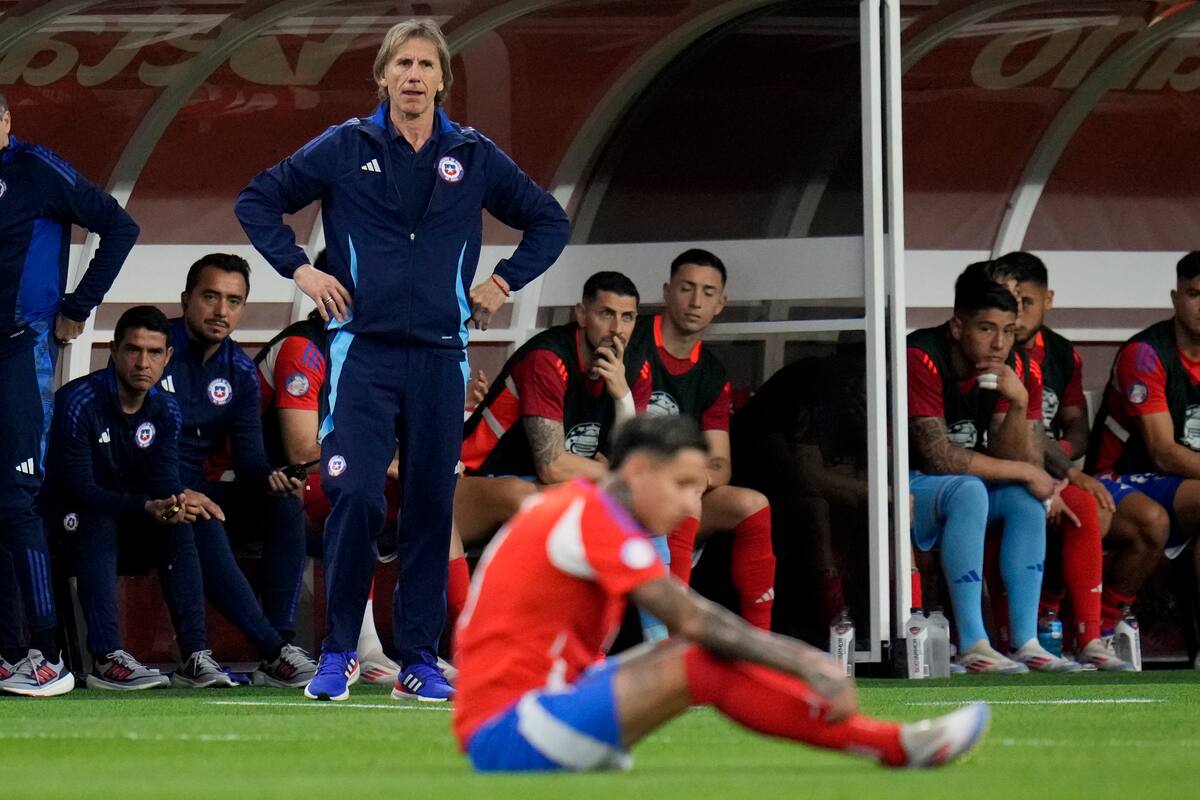 Ricardo Gareca, durante el encuentro de Chile ante Perú; el DT argentino es optimista frente a lo que sigue