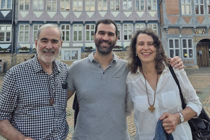 Ricardo junto a sus padres en Wolfenbüttel.