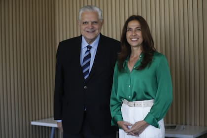 Ricardo Lopez Murphy y Maria Eugenia Talerico en la redacción de LN
