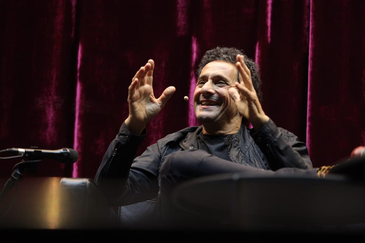 Ricardo Mollo, durante la charla de Divididos con el público, en la presentación de su nuevo álbum