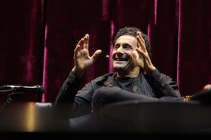 Ricardo Mollo, durante la charla de Divididos con el público, en la presentación de su nuevo álbum