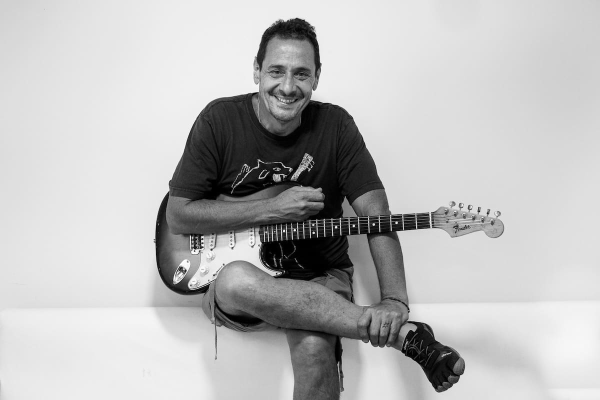 Ricardo Mollo en el camarín de Divididos en el Cosquín Rock 2020