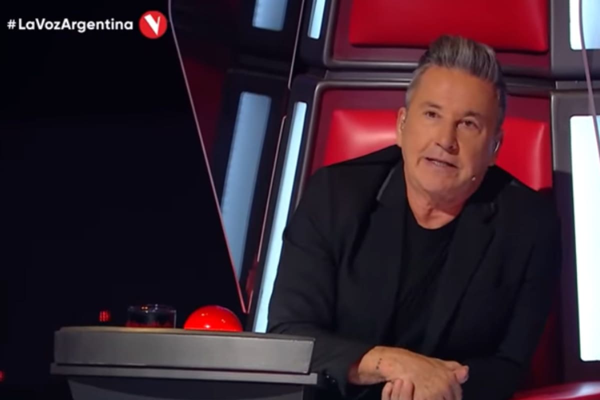 Ricardo Montaner interrumpió la devolución a un participante de La Voz para cuestionar a Lali y Mau y Ricky