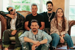 Ricardo Montaner junto a sus tres hijos menores, Ricardo, Mauricio y Evaluna, y a Camilo, el marido de su hija