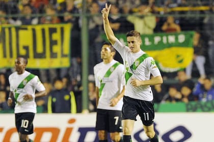 La extensa carrera profesional de Tito Noir incluyó un paso por Banfield, donde consiguió el ascenso a Primera División