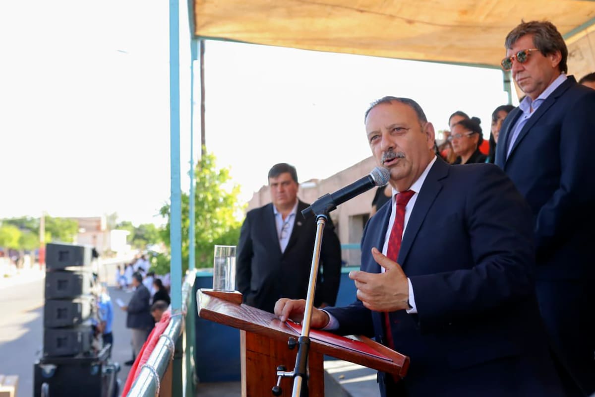 Ricardo Quintela, gobernador de La Rioja, debe promulgar la ley que defendió ahora.