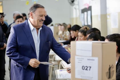 Ricardo Quintela, que va por su reelección, fue el primer candidato en votar esta mañana