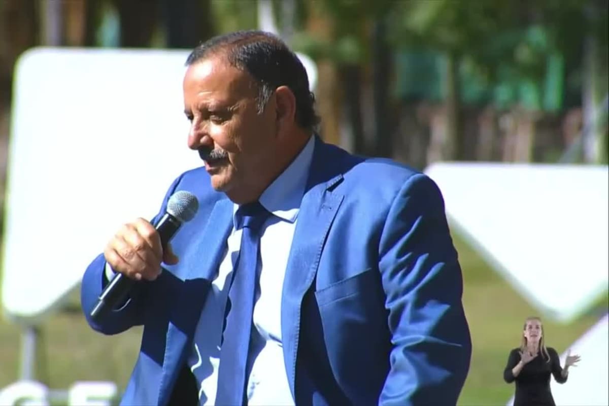 Ricardo Quintela retomó su plan de "bloquear" a los medios con sede en la ciudad de Buenos Aires
