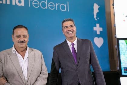 Ricardo Quintela y Jorge Capitanich, durante la presentación del libro Argentina merece más