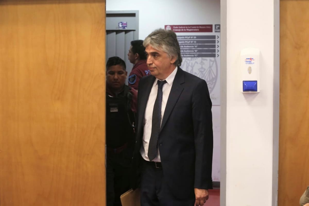 Ricardo Russo , el pediatra acusado de pedofilia, ingresa en la sala de audiencias