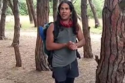 Ricardo Vera, un viajero explorando los misterios del continente americano llega al Bosque Energético desde el amazonas peruano.