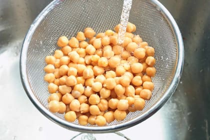 Ricas en proteínas, fibra, hierro y antioxidantes, las legumbres son una opción económica y saludable