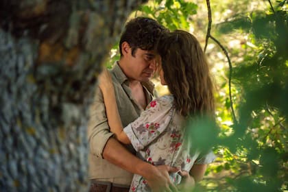 Riccardo Scamarcio y Gaia Bermani Amaral, en una escena de L'ultimo Paradiso