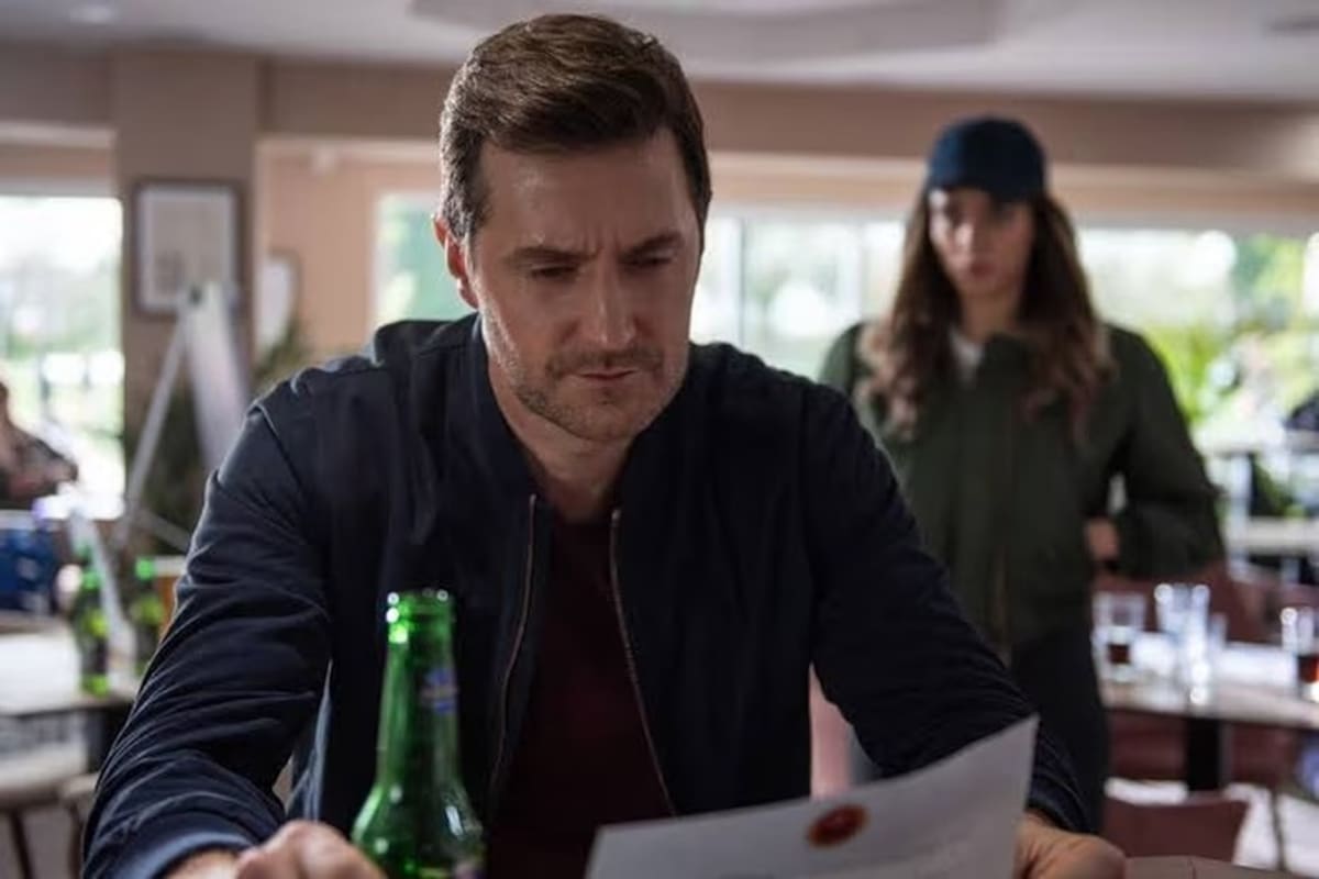 Richard Armitage es uno de los protagonistas de la aclamada serie "No hables con extraños", de Netflix (Foto: Twitter @VillaverdeRCD)