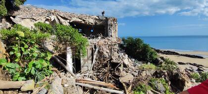 Richard asemeja la demolición de la "casa cueva" con "un misil de Ucrania"