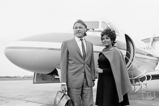 Burton y Taylor: viajes con 156 valijas, 21 cuartos en un hotel de lujo y un yate para mascotas