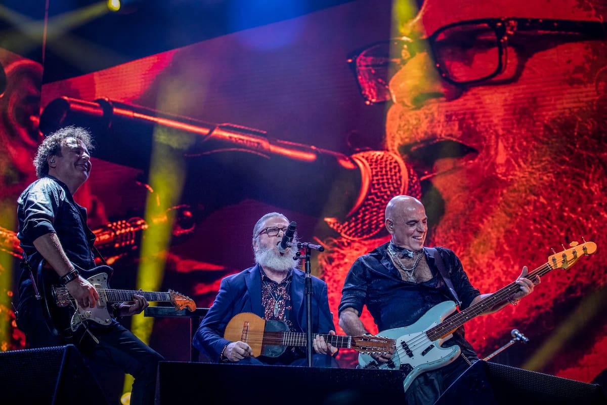 Richard Coleman (izq.), Gustavo Santaolalla -invitado en "Cuando pase el temblor"- y Zeta Bosio