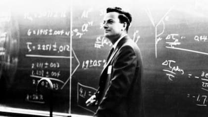Richard Feynman tenía una gran habilidad para explicar temas complejos en términos simples.