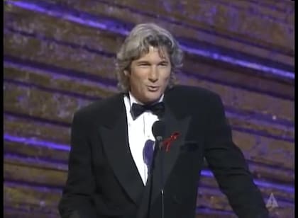 Richard Gere fue vetado por dejar de lado el guion de presentador y dar un discurso político