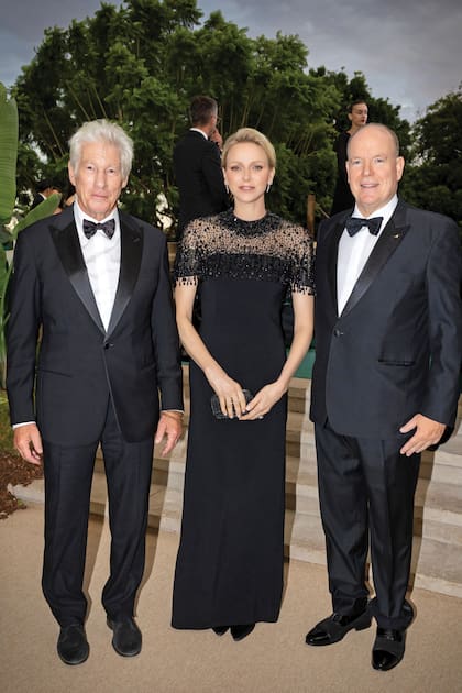 Richard Gere, que fue el invitado de honor a la gala porque su fundación, The Gere Foundation, va a hacer acciones en alianza con la del príncipe Alberto, posa con Charlene y Alberto