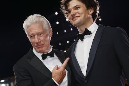 Richard Gere y su hijo Homer James en el Festival de Venecia (Photo by Joel C Ryan/Invision/AP)