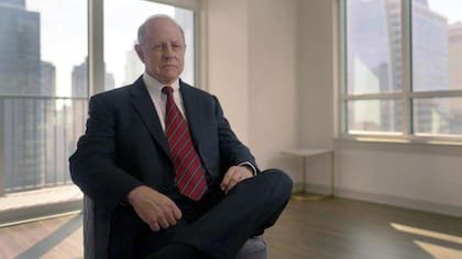 Richard Lambert, ahora retirado del FBI, afirma que Bayoumi dirigía una red que involucraba a los secuestradores