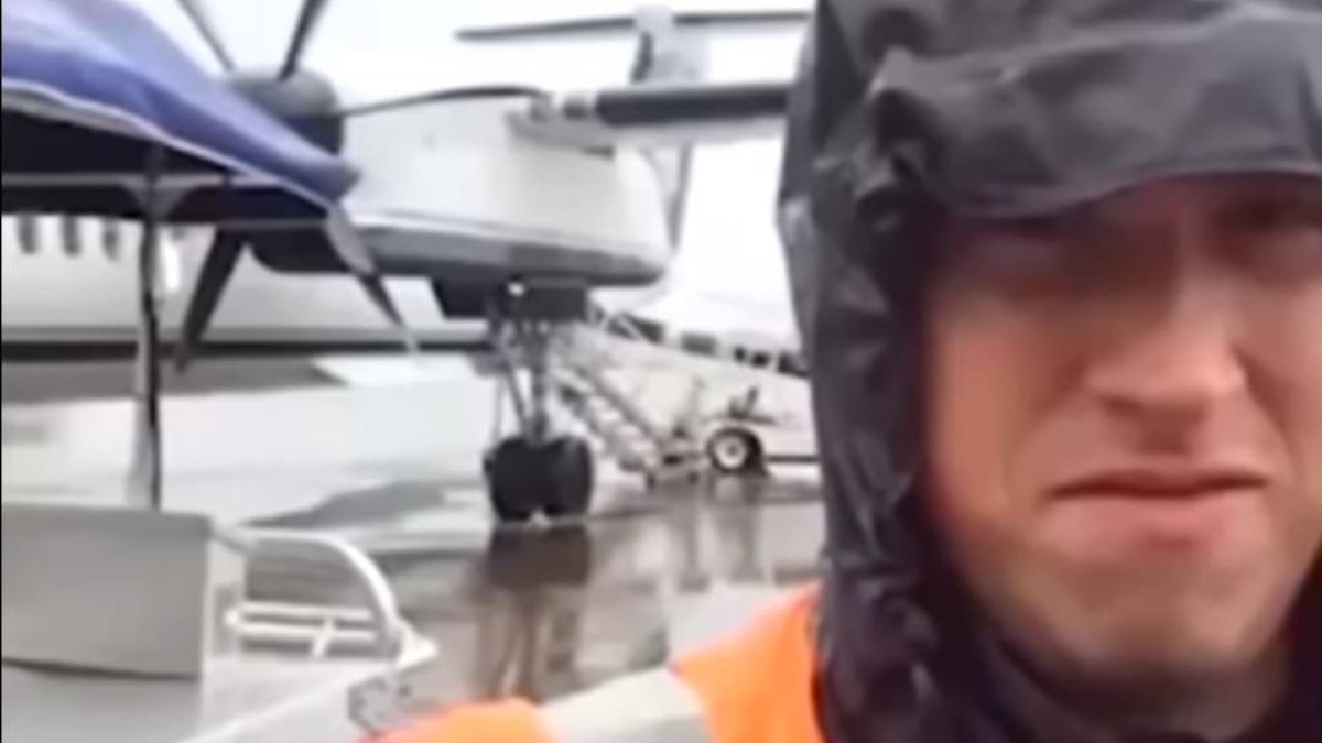 Robó un avión sin ser piloto, despegó y hasta hizo una increíble acrobacia, pero todo terminó mal: "Me faltan algunos tornillos