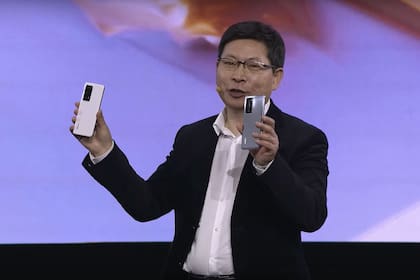 Richard Yu, CEO de Huawei Mobile, presenta los nuevos smartphones P40